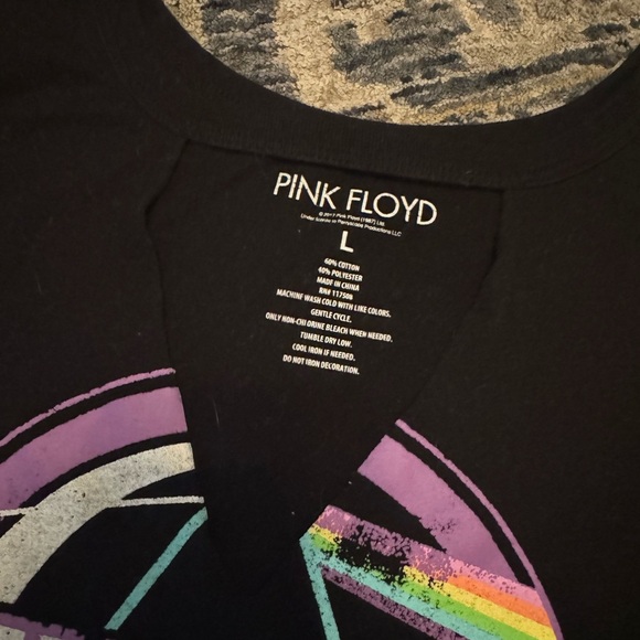 NWT: Women’s Pink Floyd Slit V-Neck Graphic Tee Shirt•Large - Picture 3 of 5